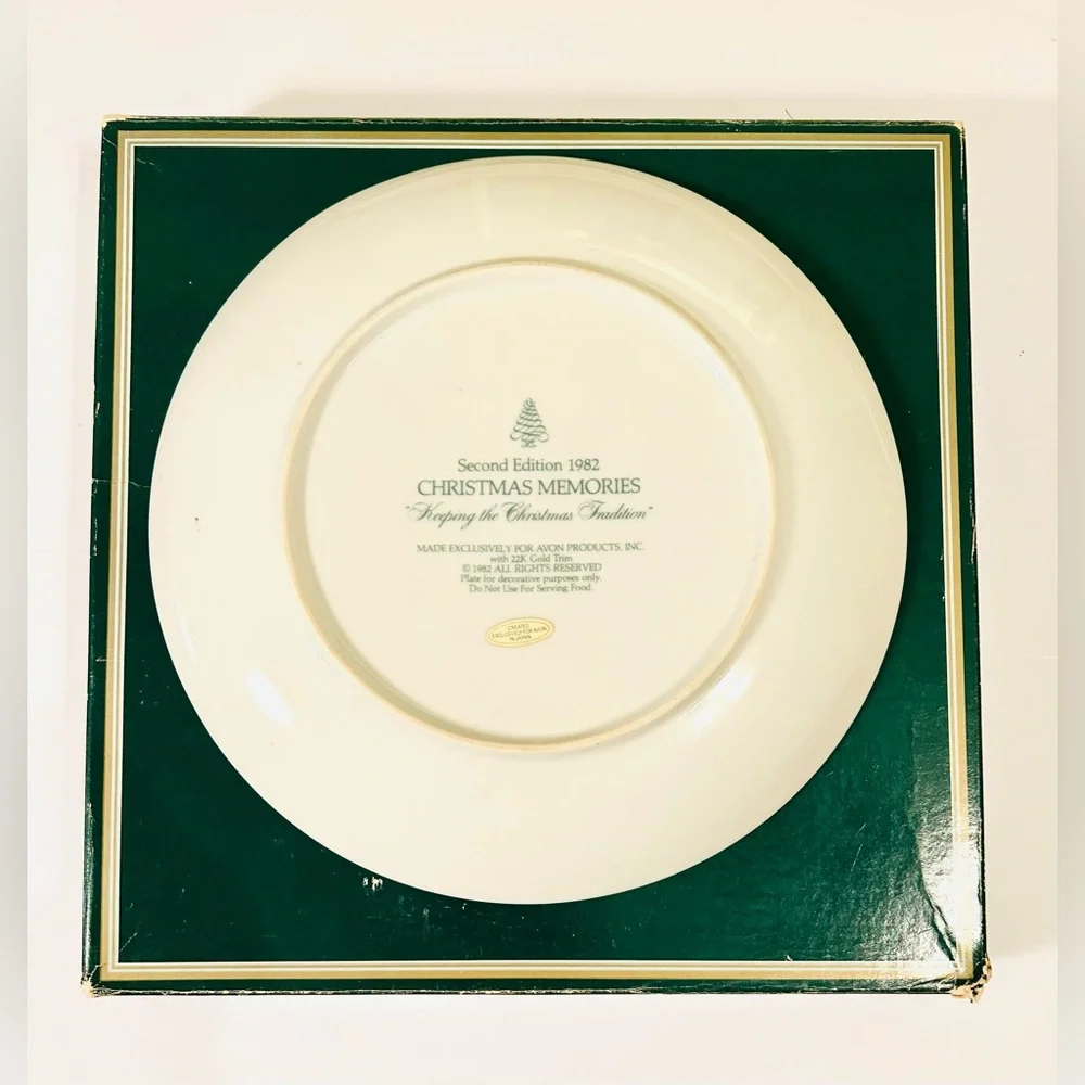 Avon Christmas Memories 1982 Plate in Original Box